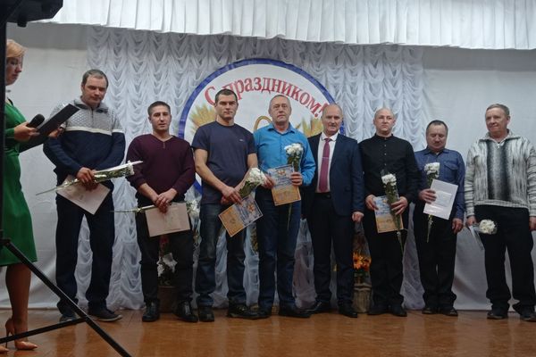 В СПК «Свитязянка-2003» отпраздновали День работника сельского хозяйства и перерабатывающей промышленности агропромышленного комплекса В СПК «Свитязянка-2003» отпраздновали День работника сельского хозяйства и перерабатывающей промышленности агропромышленного комплекса