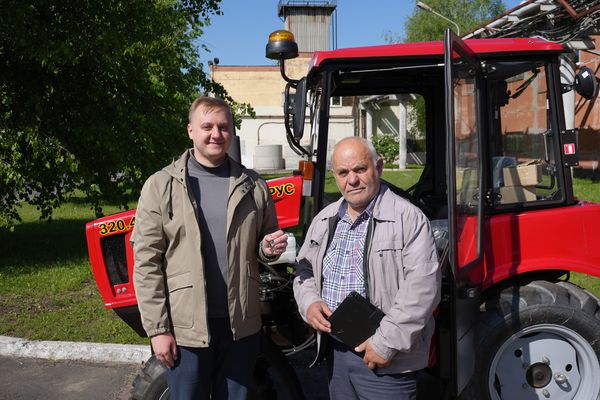Очередной трактор BELARUS обрёл своего владельца! Очередной трактор BELARUS обрёл своего владельца!
